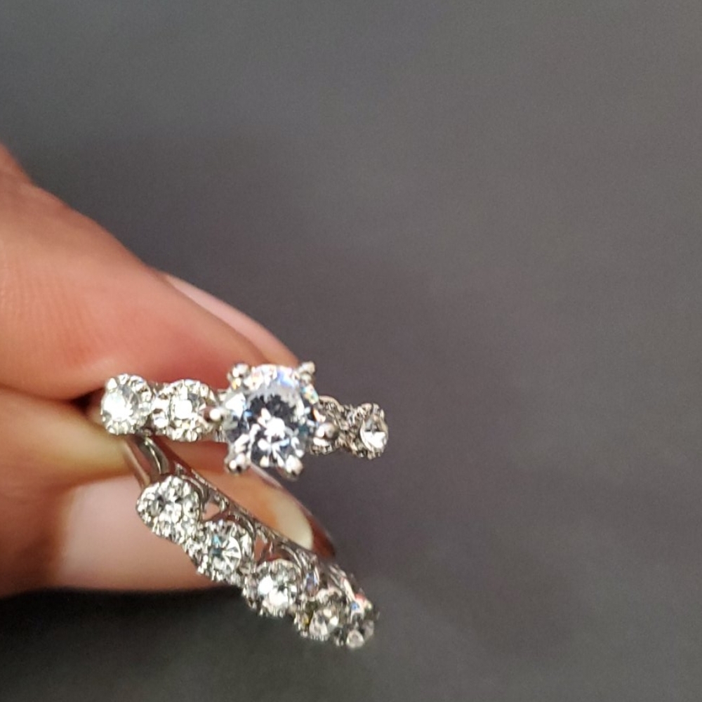 Beautiful ring set - Picture 3 of 4